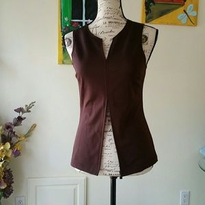 Top this brown M top